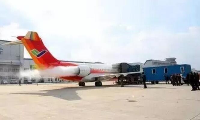 國產(chǎn)ARJ21在試驗中進(jìn)行發(fā)動機(jī)除冰測試